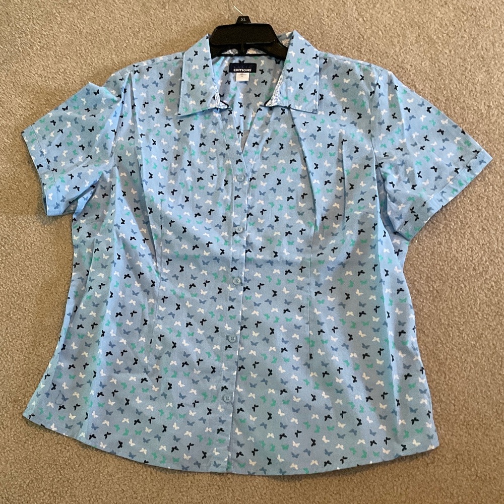 size XL, bust up to 44β inches, new condition, butterfly π¦ button down - Picture 9 of 14